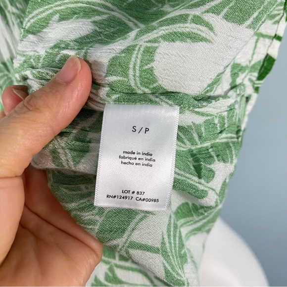 WeWoreWhat Smocked Midi Dress Size Small Vacation Resort Green Tropical Floral - Picture 12 of 13